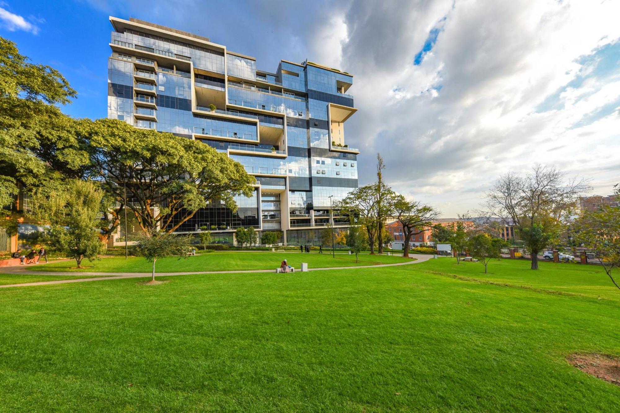 The Park Central Residence - With Generator Johannesburg Exterior photo
